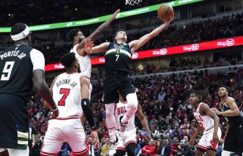 Los Bucks superan 118-81 a Bulls y retoman ventaja en la serie