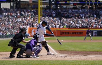 Hit 3 mil de Cabrera ayudó a paliza de Detroit sobre Colorado