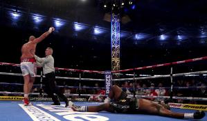 VÍDEO | Fury noquea a Whyte en seis rounds y retiene el cetro