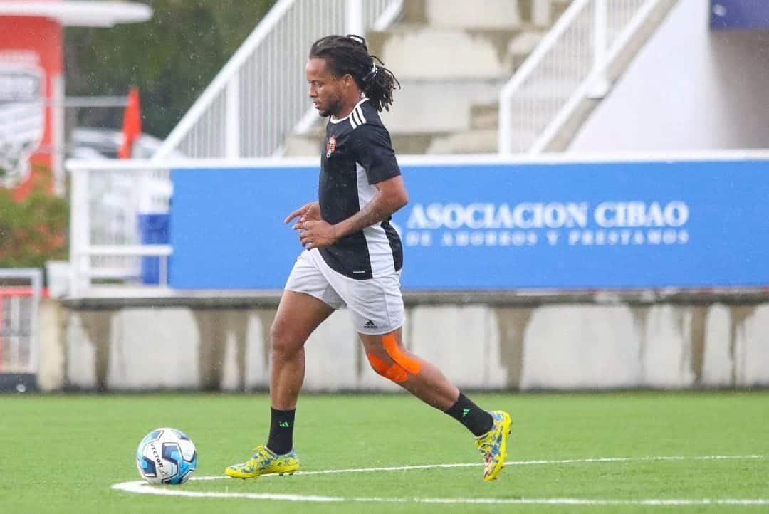 Charles Harold Jr., en acción, en uno de los partidos de la LDF, en la versión 2022.