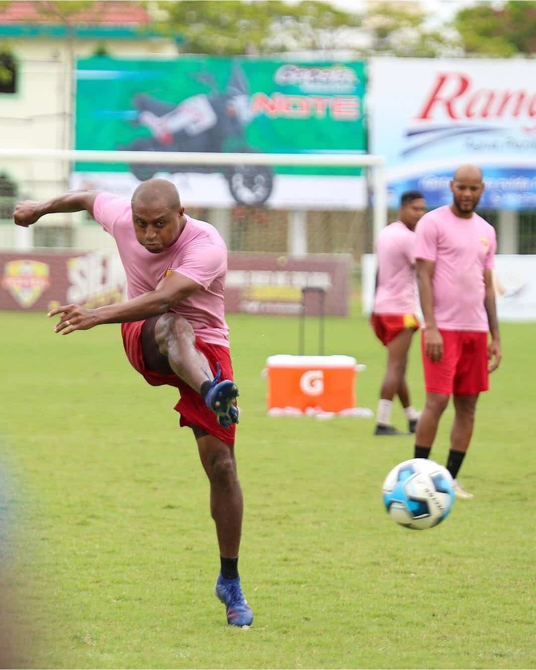Jarol Herrera (Izquierda), del combinado Atlético Vegal Real.