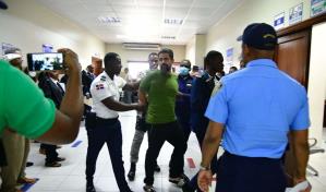 Expareja le dice a Raquelita mientras era trasladado a audiencia: Mi amor, tenemos que hablar