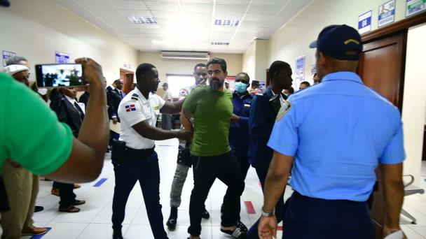 Expareja le dice a Raquelita mientras era trasladado a audiencia: Mi amor, tenemos que hablar