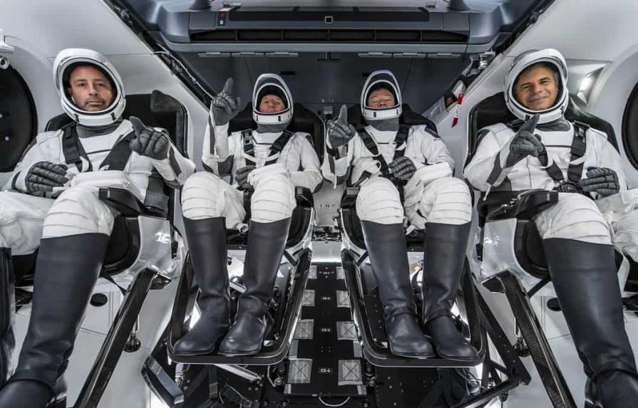 Los cuatro miembros de una misión espacial privada se aprestan a abandonar la ISS