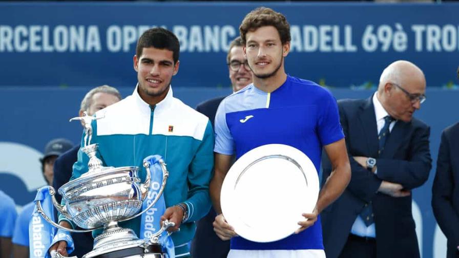 Alcaraz atropella a Carreño y se apropia del trono de Nadal en Barcelona