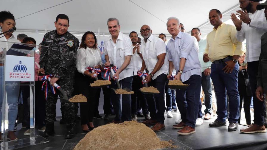 Abinader encabeza entrega de tarjetas Supérate y da primer palazo para un destacamento en Los Alcarrizos