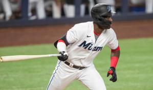 VÍDEO | Doble de Sánchez ayuda victoria de los Marlins