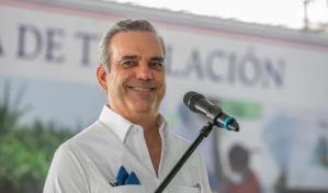 Abinader felicita a Macron por su reelección y le ofrece apoyo