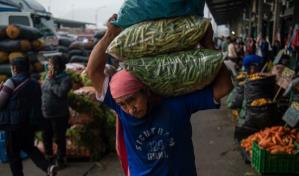 Comer arroz con huevo es un lujo: las alzas de precios angustian a los peruanos