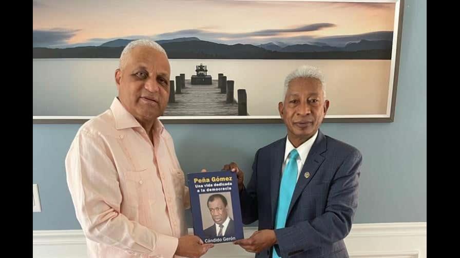 Cónsul dominicano amplía servicios a la comunidad dominicana de Nueva Inglaterra Cónsul dominicano amplía servicios a la comunidad dominicana de Nueva Inglaterra