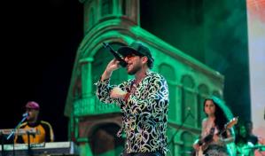 Riccie Oriach llena la Fortaleza Ozama durante la inauguración de la FILSD 2022