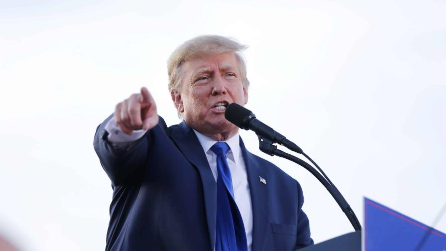 Trump multado con 10,000 dólares diarios hasta que coopere con investigación Trump multado con 10,000 dólares diarios hasta que coopere con investigación