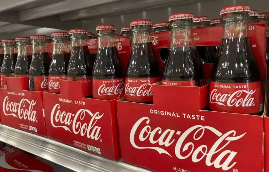 Consumidores aceptan subida de precios de Coca Cola, que registra más ganancias