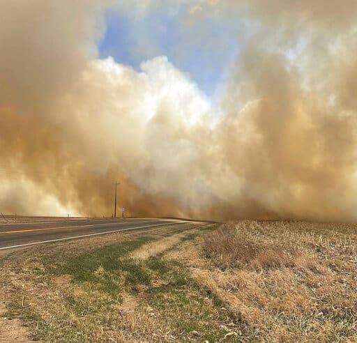 Incendios forestales arden en varios estados de EEUU