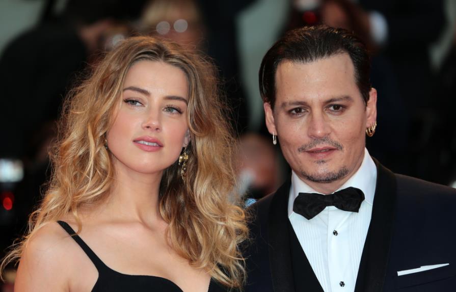 La jueza prohíbe posar con fanáticos a Johnny Depp y Amber Heard