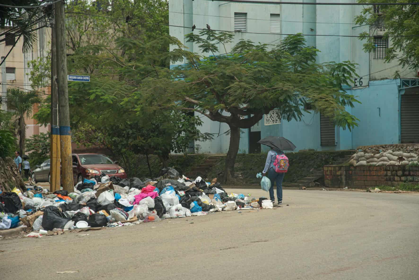 En Invivienda, La Toronja y Medoza, los vertderos son comunes