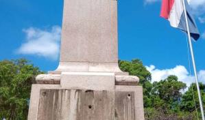 Denuncian robo de placa de estatua de Duarte en la Ciudad Colonial