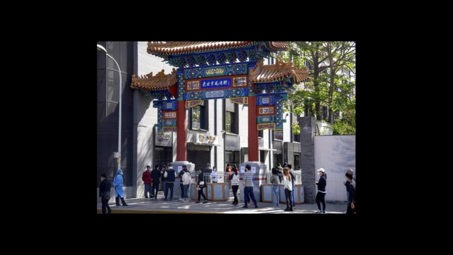 Beijing hace pruebas masivas de COVID-19 y cierra vecindarios