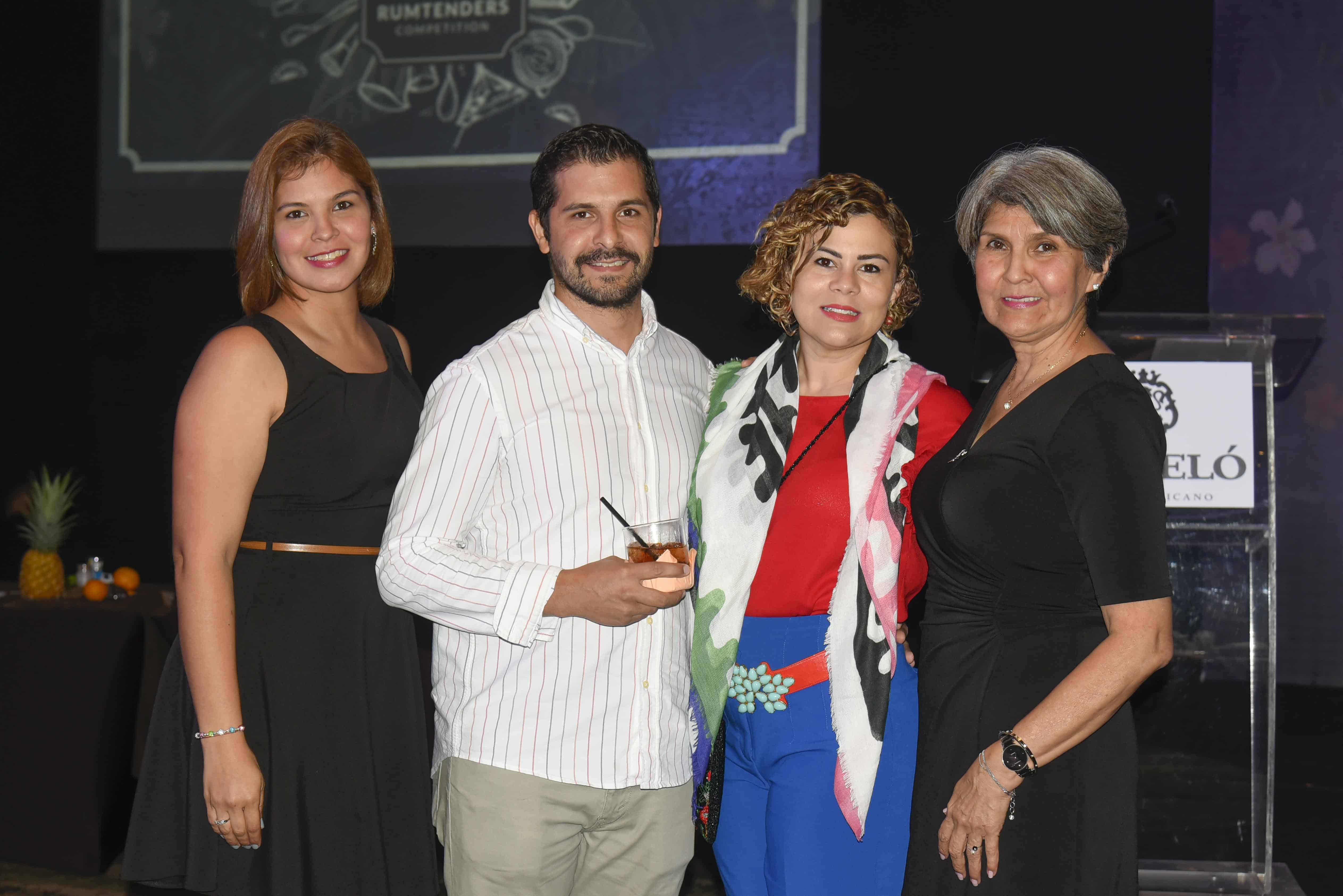 Leidy Galindez, Carlos Galindez, Solange Rodríguez y Iraida de Galindez. 