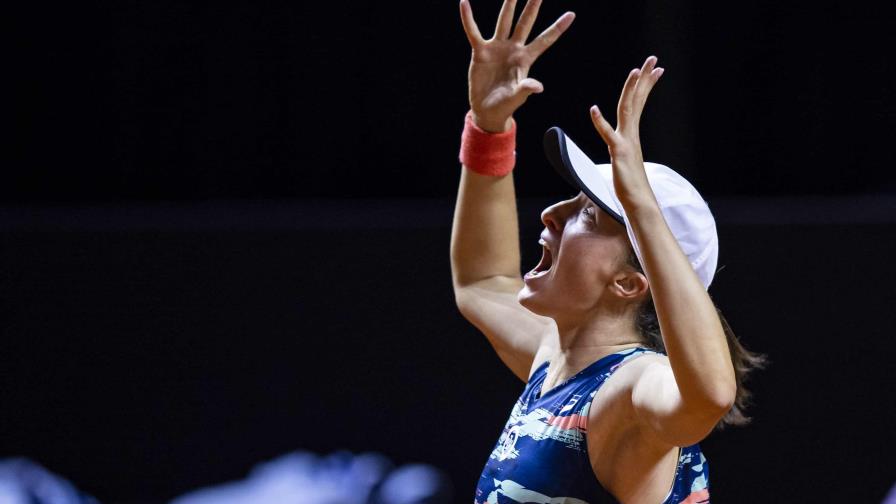 Swiatek se baja de Madrid por dolor en brazo