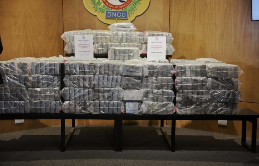 Apresan tres personas tras ocuparles 344 paquetes de cocaína en Peravia