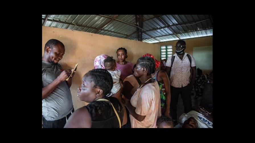 Cientos de familias huyen de la violencia de las bandas en Puerto Príncipe, Haití