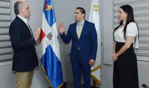 Ministro de Trabajo juramenta al nuevo Gerente General del CNSS