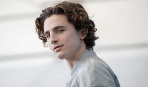 Esta modelo bes&oacute; a Timoth&eacute;e Chalamet y ahora la amenazaron de muerte