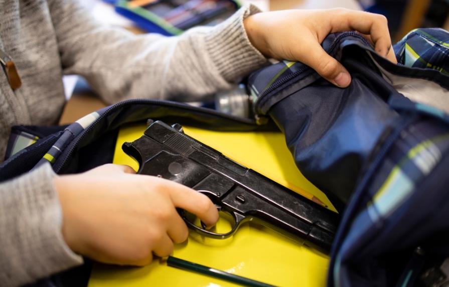 Niño de 12 años es arrestado por amenazar con tiroteo en colegio en Florida