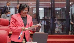 Senadora defiende proyecto de ley considerado amenaza a la libertad de expresi&oacute;n