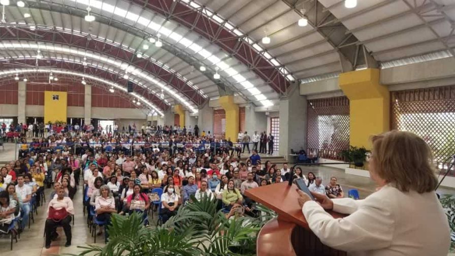Educación contrató a mil 341 profesores en Santiago Educación contrató a mil 341 profesores en Santiago