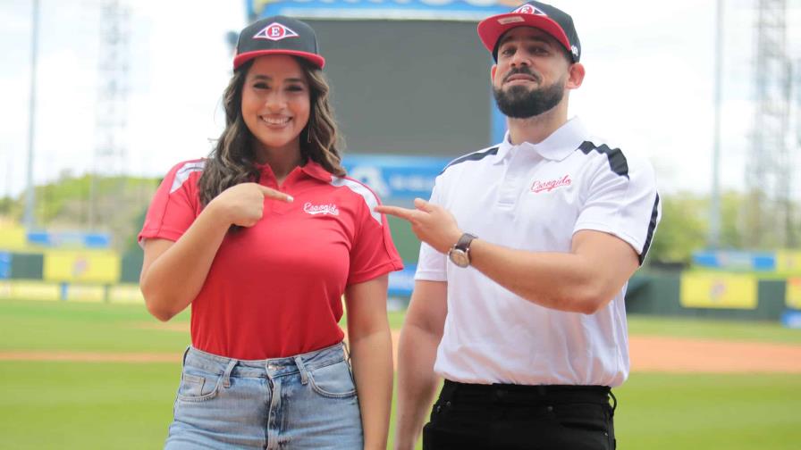 Natacha Peña y Manuel Reyes a las transmisiones del Escogido Natacha Peña y Manuel Reyes a las transmisiones del Escogido