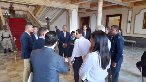 Avanzada del presidente colombiano Iván Duque coordina su recibimiento en el Palacio Nacional
