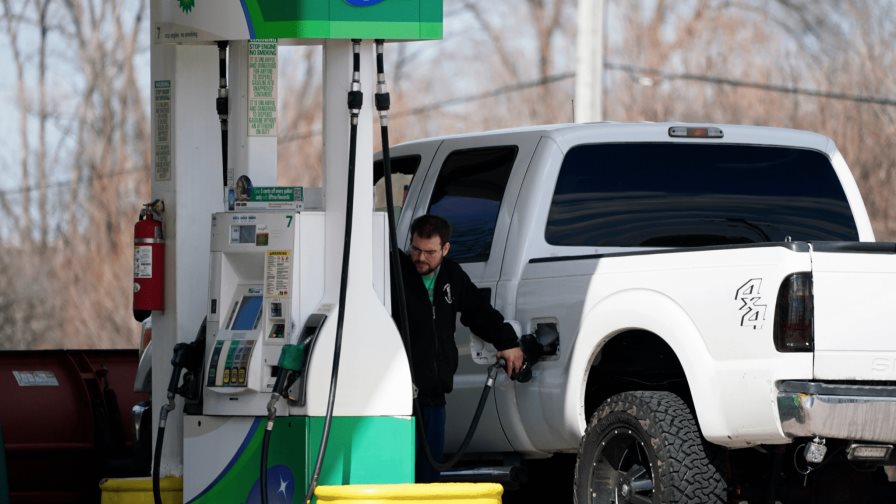 El petróleo de Texas sube un 3.3 % y cierra en 105.36 dólares el barril