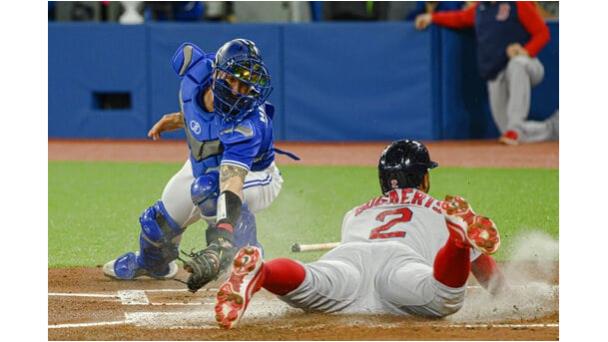 Rafael Devers de 5-2 en triunfo de Medias Rojas sobre Azulejos