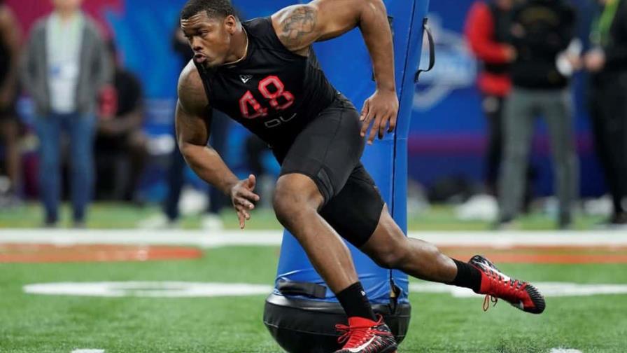 Jaguars reclutan a Walker en draft que privilegia la defensa