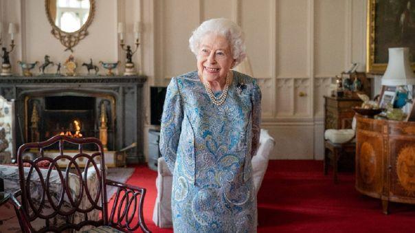 Isabel II aparece sonriente y sin bastón a unas semanas de las celebraciones del jubileo