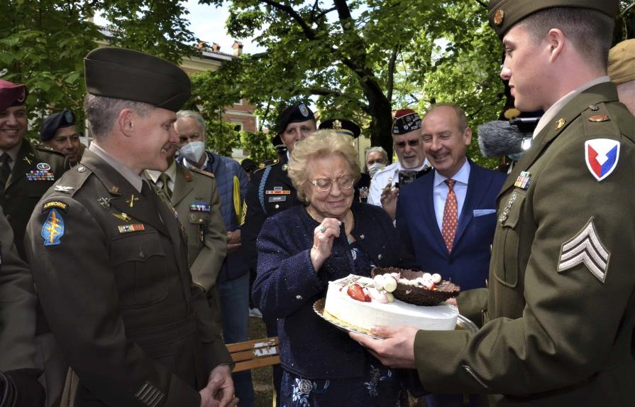 EEUU “devuelve” pastel por uno que tomó en II Guerra Mundial