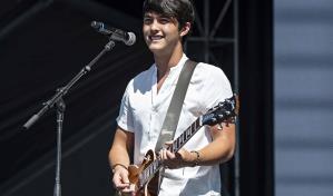 Ganador de American Idol es arrestado por espiar a su ex