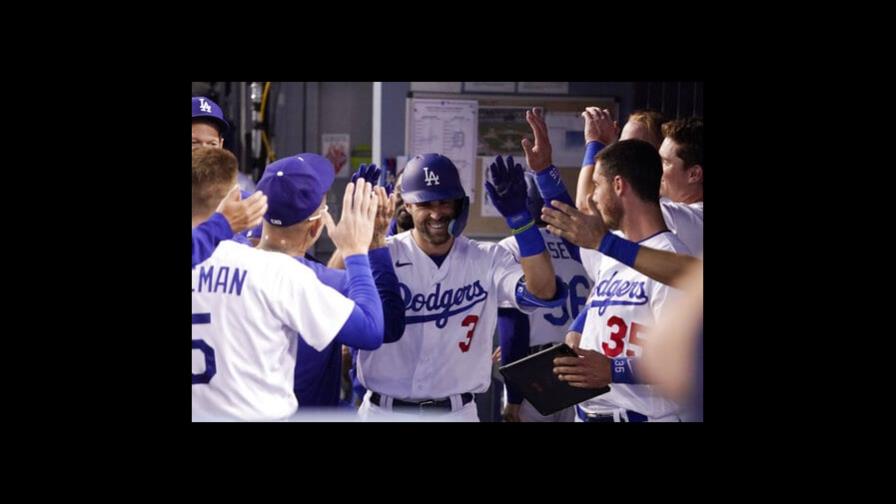 Justin Turner y Chris Taylor jonronean en la victoria de los Dodgers sobre los Tigres Justin Turner y Chris Taylor jonronean en la victoria de los Dodgers sobre los Tigres