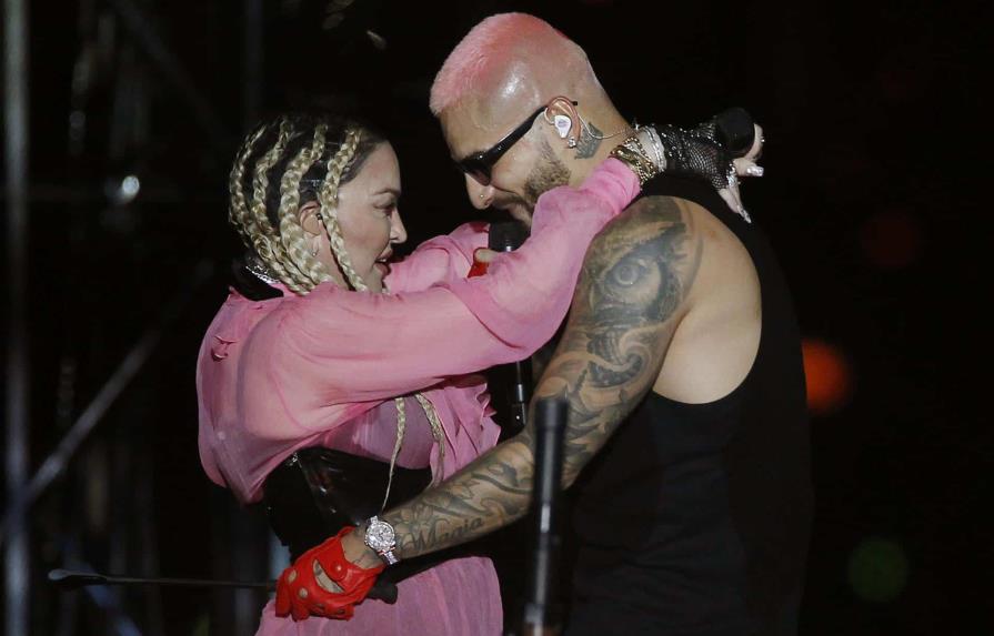 Maluma regresa triunfal a Medallo de la mano de una exultante Madonna