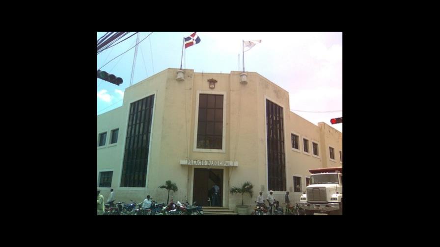 Alcalde de La Vega dispone aumento salarial a varios sectores de la alcaldía