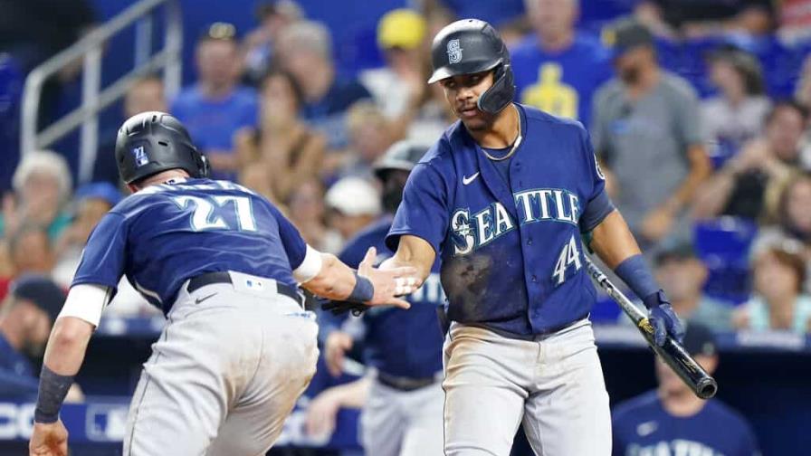 Julio Rodríguez pega su primer jonrón y los Marineros rompen racha ganadora de Marlins