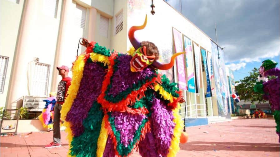 Suspenden por lluvias desfile del carnaval se celebraría en el Malecón