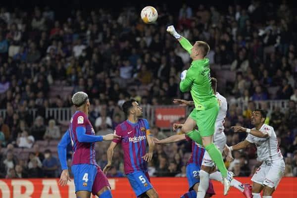 El Barça recobra el pulso ante un Mallorca peleón y se aferra al segundo lugar