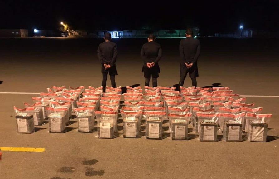 Apresan a tres hombres con 400 paquetes que se presume es cocaína en costas de Peravia