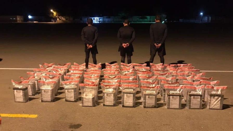 Apresan a tres hombres con 400 paquetes que se presume es cocaína en costas de Peravia