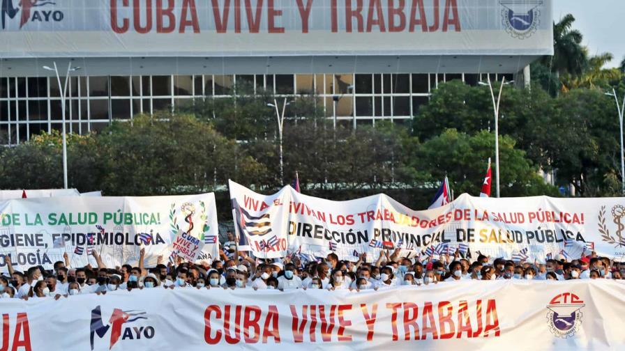 Miles de cubanos vuelven a la Plaza por día del trabajador
