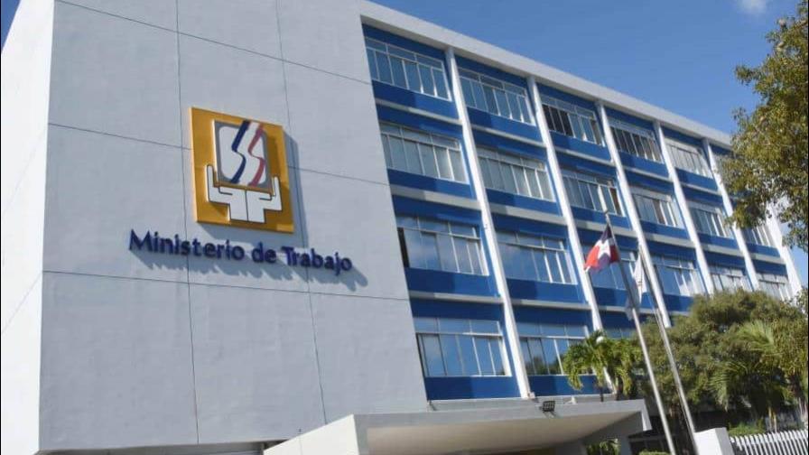 Ministro de trabajo garantiza respeto a derechos adquiridos por los trabajadores