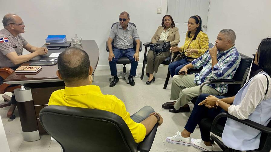 Periodistas visitan director de la PN en Santiago por impasse con camarógrafos Periodistas visitan director de la PN en Santiago por impasse con camarógrafos